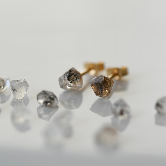 Herkimer 鑽石迷你耳環，寶石、礦物、水晶、天然石材，簡約，工作、辦公室、通勤，小號 (No.2370) 第1張的照片