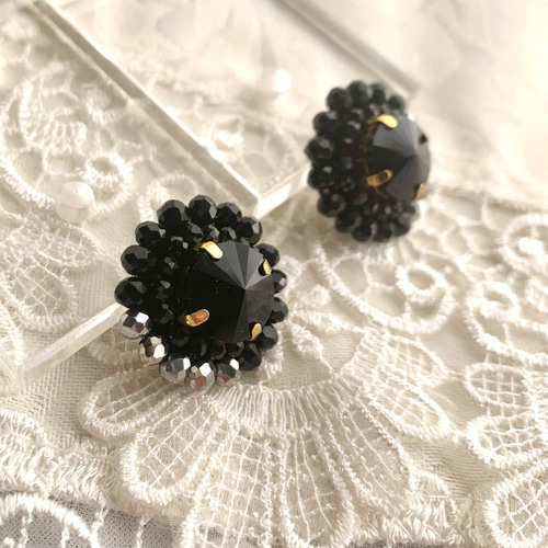 ビーズ刺繍ピアス/イヤリング ブラック×シルバー ピアス（スタッド・一 