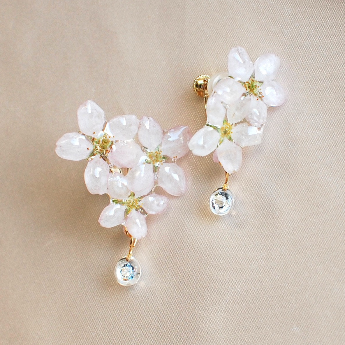 ジルコニアの雫したたる朝露桜✴︎5輪（本物・啓翁桜）〜ピアス・イヤリング