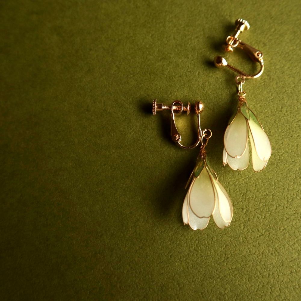 上品な薄緑の桜イヤリング(ピアス)｜金属アレルギー対応｜ウェディング｜桜ハンドメイド2024