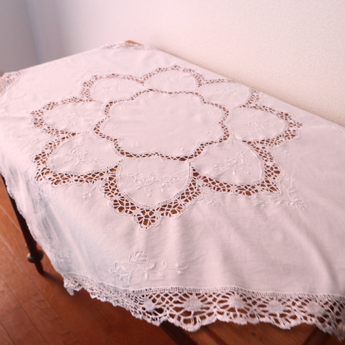 激安な フランスの手仕事/白いお花の手刺繍とレースのテーブルクロス アンティーク雑貨