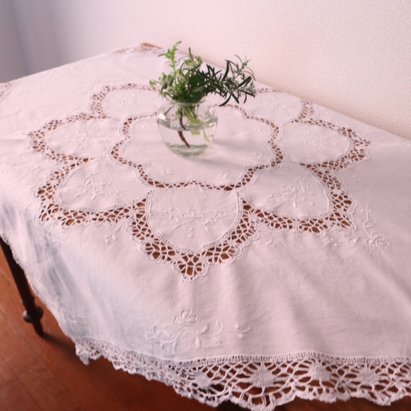 激安 超特価商店街  フランスの手仕事/白いお花の手刺繍とレースのテーブルクロス アンティーク雑貨