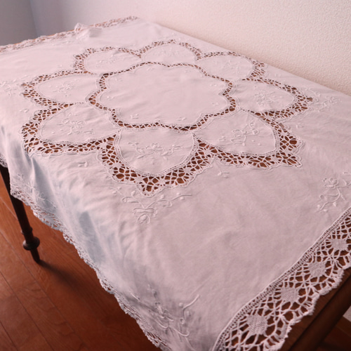 フランスの手仕事/白いお花の手刺繍とレースのテーブルクロス