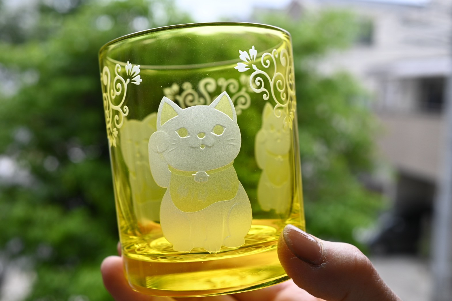 「ねこ福福福｣ 招き猫 イエロー ロックグラス サンドブラスト グラス ...
