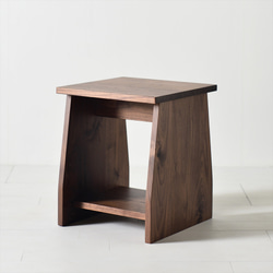 座面の下にモノが置けるシェルフスツール ウォールナット 花台や