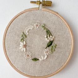 刺繍の図案・動画で学べる［イニシャル刺繍］ 16枚目の画像