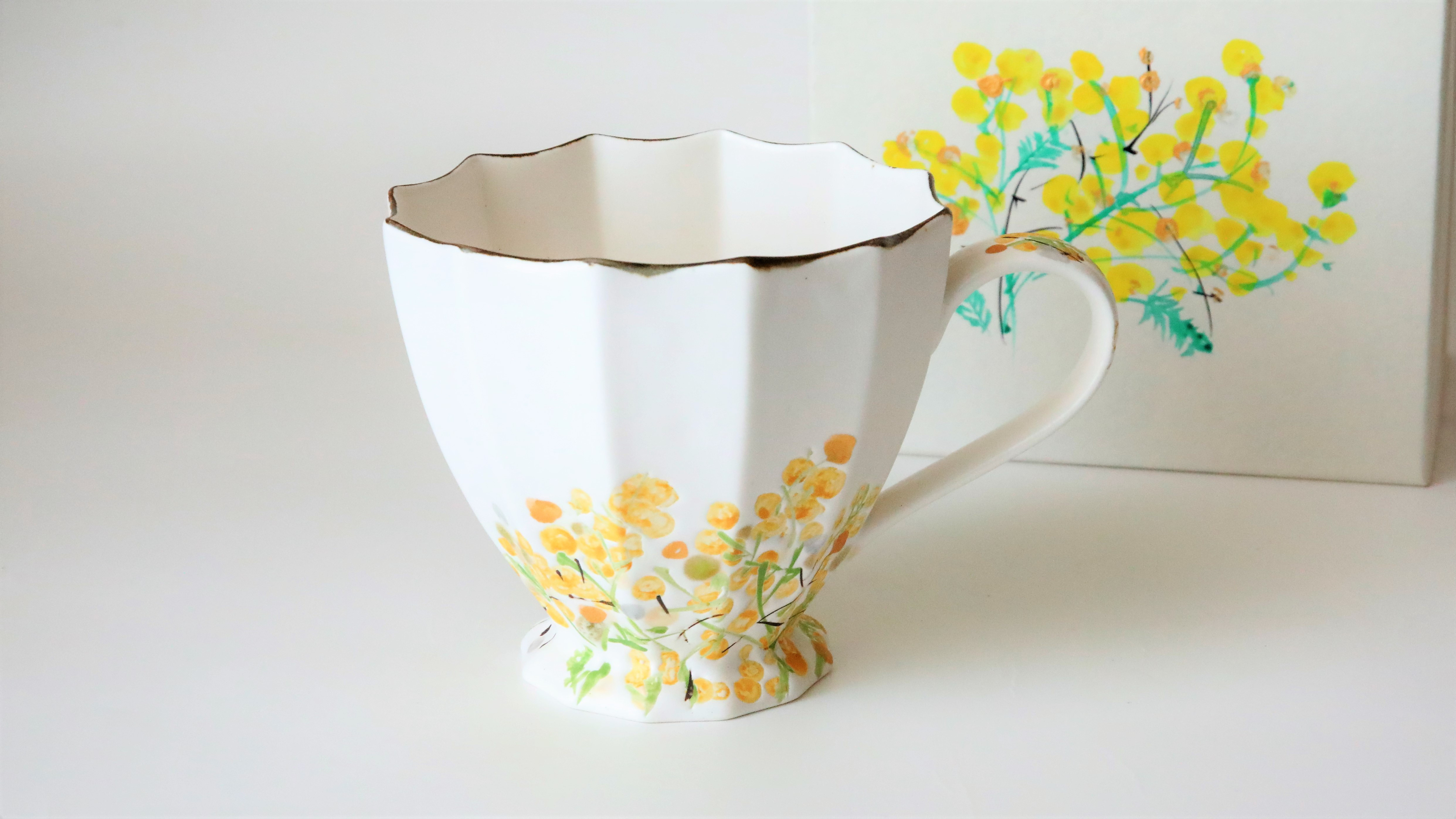 ミモザハンド2023　エンボスの質感名入れ対応マグカップお花マグカップは可愛らしい大人の雰囲気。新作は、砂糖の衣（アイシ