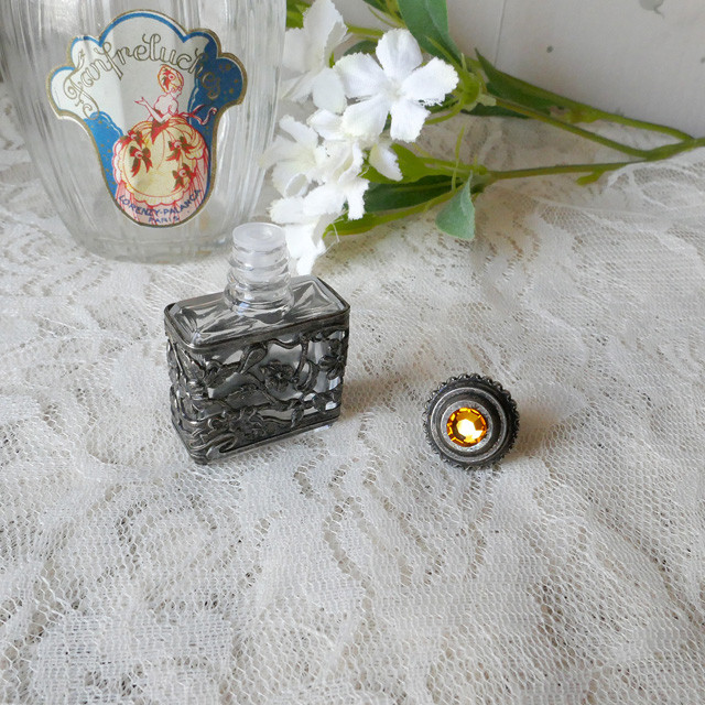 ヴィンテージ　小さな香水瓶　L