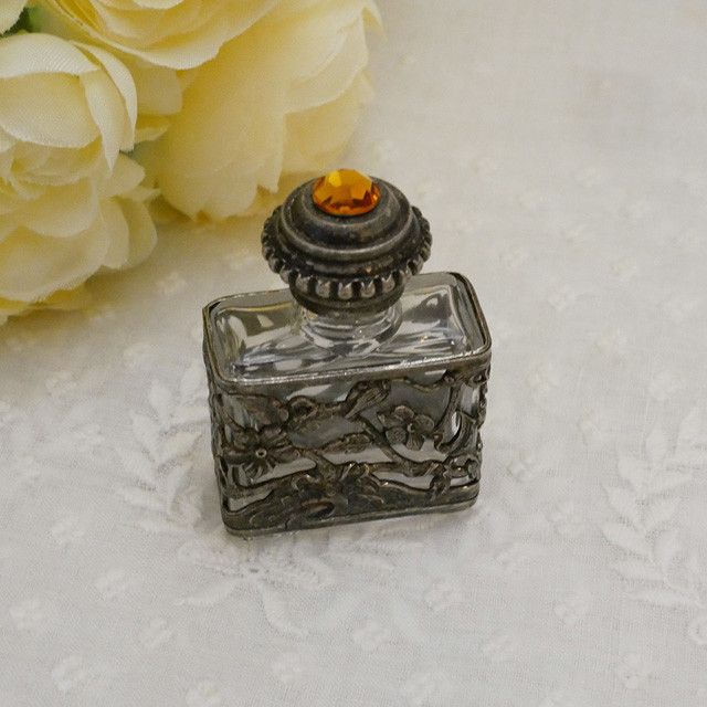 ヴィンテージ　小さな香水瓶　L