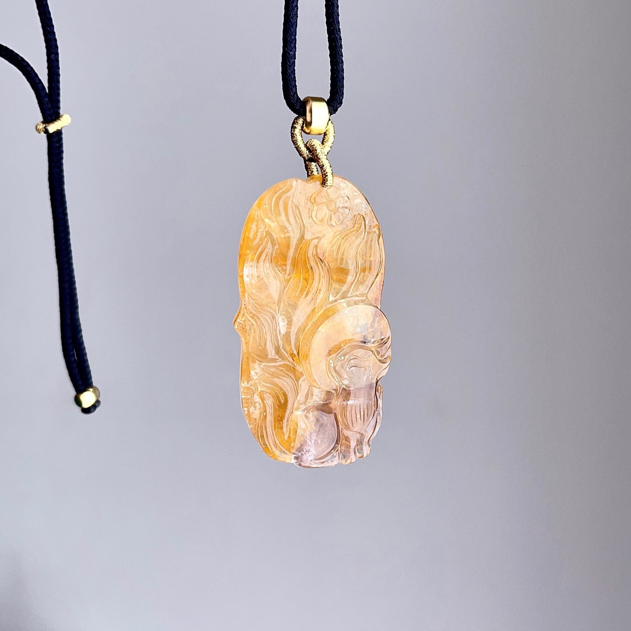 天然無処理　イエローオーロラクォーツ 手彫り　九尾狐 九尾様　ネックレス