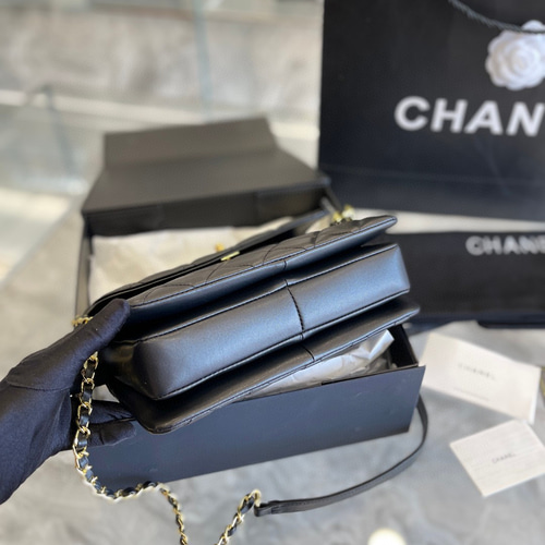 【カジュアルなアクセント♪】シャネル ショルダーバッグ CHANEL CHANEL シャネル ショルダーバッグ がま口チェーンミニバッグ