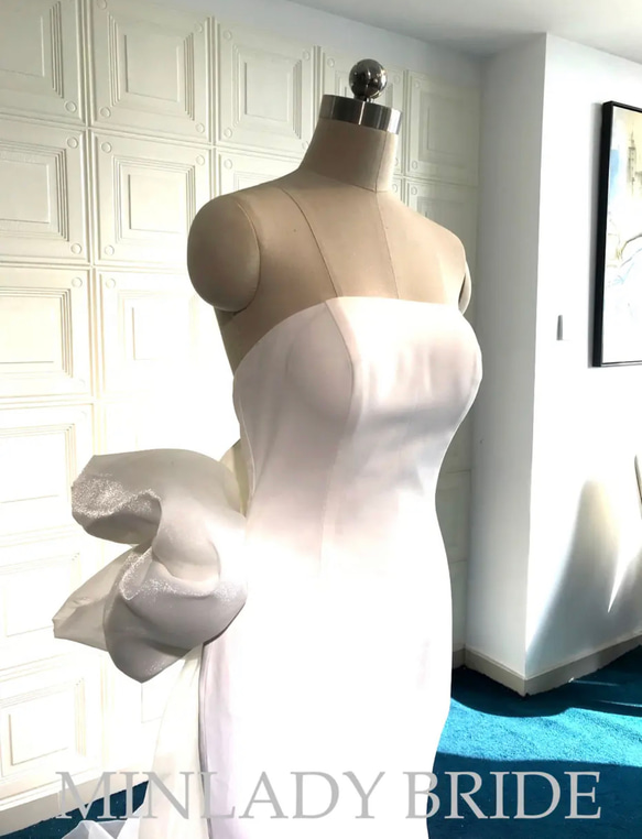 バックリボン　ウェディングドレス　スレンダーライン　バックコンシャス 10枚目の画像