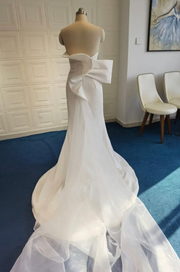 バックリボン　ウェディングドレス　スレンダーライン　バックコンシャス 6枚目の画像