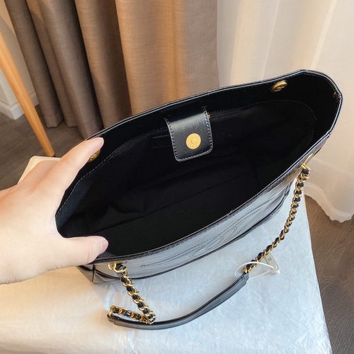 CHANEL シャネル大きなロゴがレトロな大きなバッグショルダー