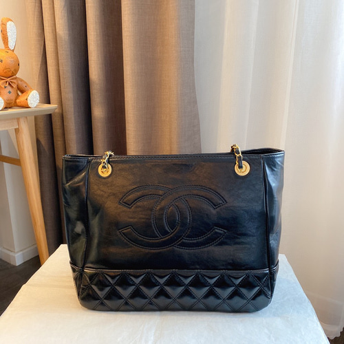 CHANEL シャネル大きなロゴがレトロな大きなバッグショルダー CHANEL シャネル大きなロゴがレトロな大きなバッグショルダー