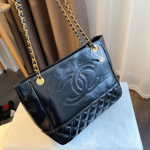 CHANEL シャネル大きなロゴがレトロな大きなバッグショルダーバッグ  