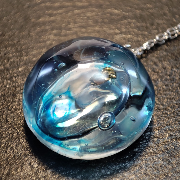 泡ネックレス 個性的 一点物 ネックレス・ペンダント 花さそう  