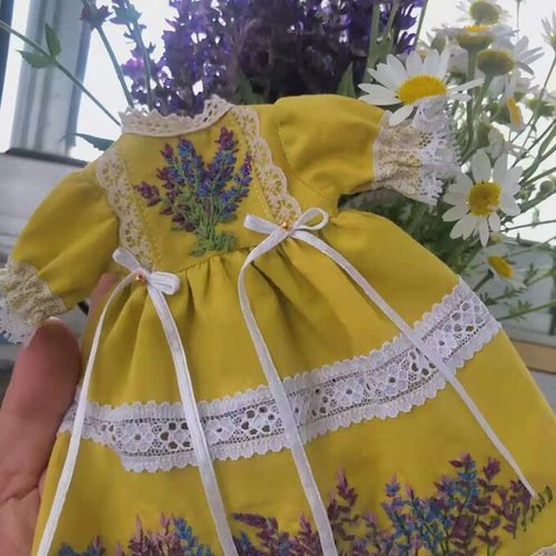 ブライス服 刺繍ワンピース ブライスオビツ24ドール用服1/6