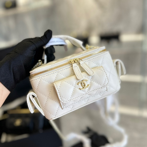 【上品なデザイン♪/ギフトに】CHANEL ショルダーバック 2023SS☆すぐ届く！【CHANEL シャネル】 チェーンバッグ 関税込