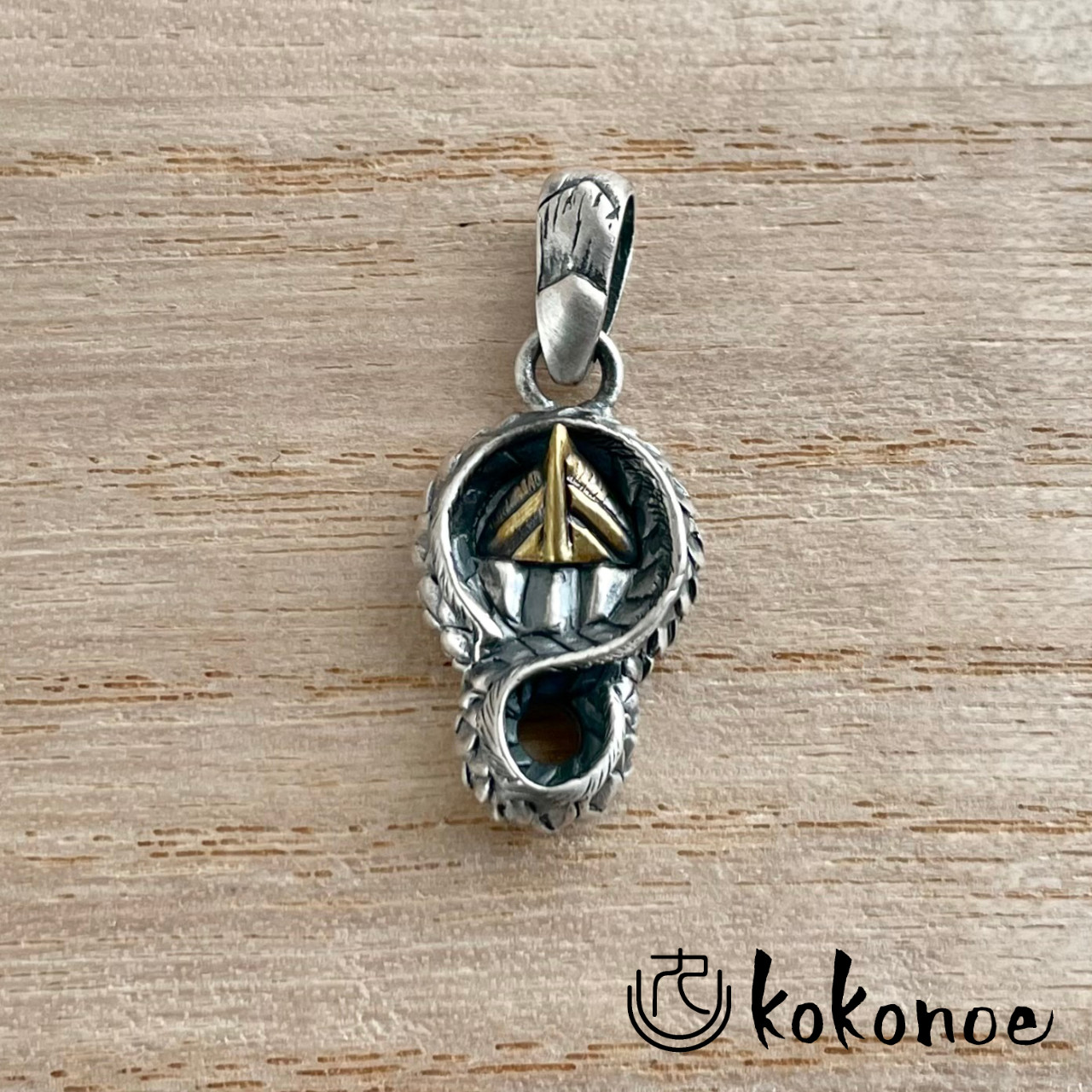 逆鱗ペンダントトップ【silver925・真鍮】