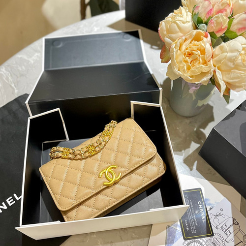 【正規品】CHANEL バッグ型ブローチ 箱タグ付き chanelの新しい小箱バッグ風ショルダーバッグ ショルダーバッグ