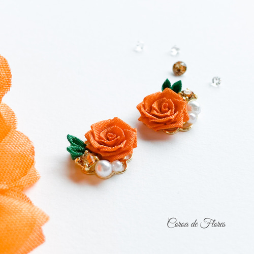 オレンジのばらとビジューのピアス/イヤリング つまみ細工 正絹羽二重