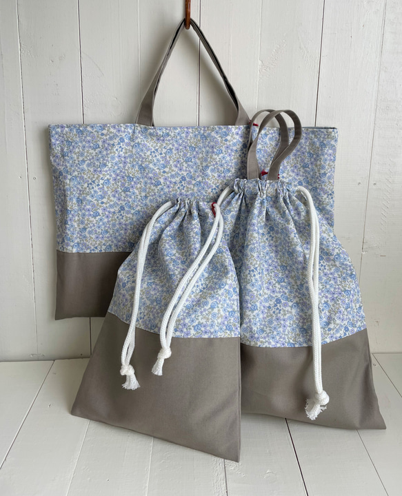 入園入学グッズ三点セット(ブルー小花×グレー） レッスンバッグ