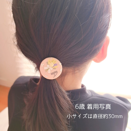 親子お揃い】刺繍アクセサリー&ヘアゴム『ミモザ』 ブローチ amyu 通販