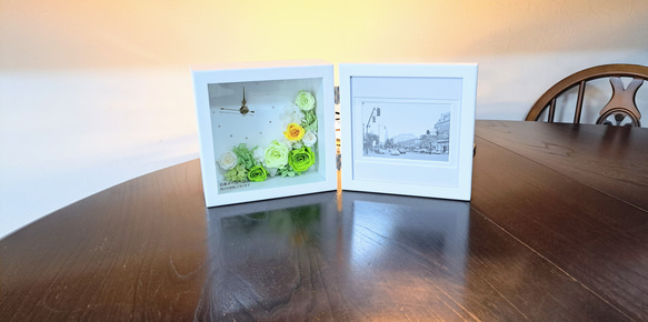 ギフトに！プリザーブドフラワーの花時計と写真立て　グリーン&イエロー 2枚目の画像