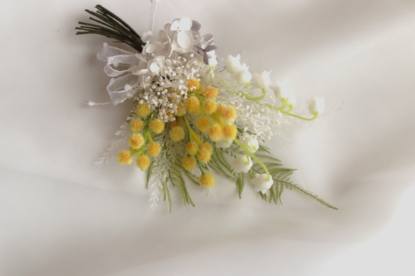 【春色コサージュ2023】スズランとミモザの花束風コサージュ 4枚目の画像