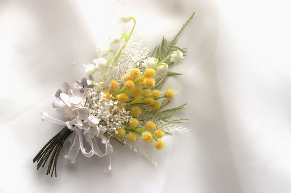 【春色コサージュ2023】スズランとミモザの花束風コサージュ 3枚目の画像
