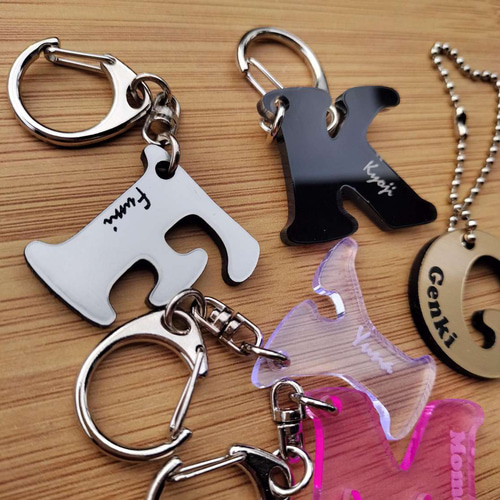 ネームタグキーホルダー　レザー　アルファベットキーホルダー　オーダーページ 最安値】レザーアルファベットキーホルダーオーダー ネームタグ