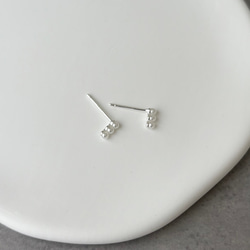 【つけっぱなし】華奢ラインパールピアス 2枚目の画像