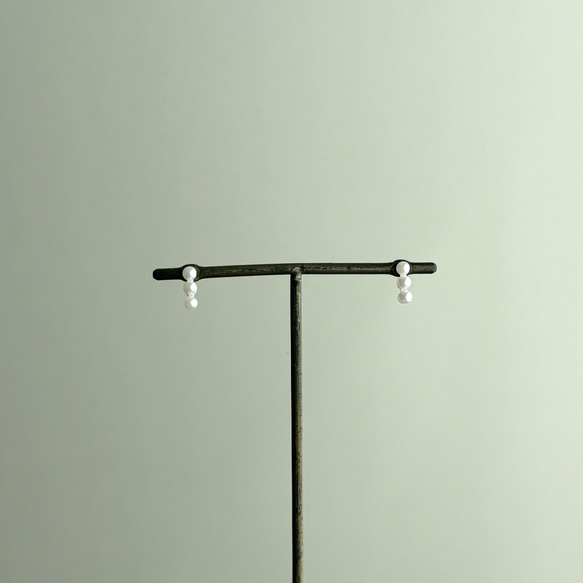 【つけっぱなし】華奢ラインパールピアス 5枚目の画像