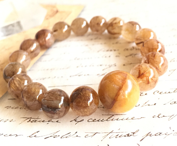 緑と白の玉の腕輪二つ　綺麗なヒスイ　入手困難グリーンマーブルバングル 緑と白の玉の腕輪二つ 綺麗なヒスイ 入手困難グリーンマーブル