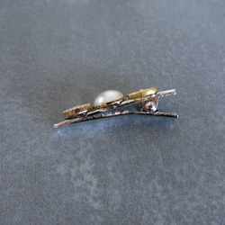 もっとミニサイズ　ホワイト×ゴールド　ヴィンテージボタンのヘアクリップ　ミニミニヘアクリップ　 8枚目の画像