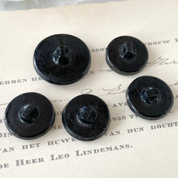 【送料無料】5個 1930s チェコ製 アンティーク ヴィンテージ 黒ガラスボタン 素材 [EY8433] 4枚目の画像