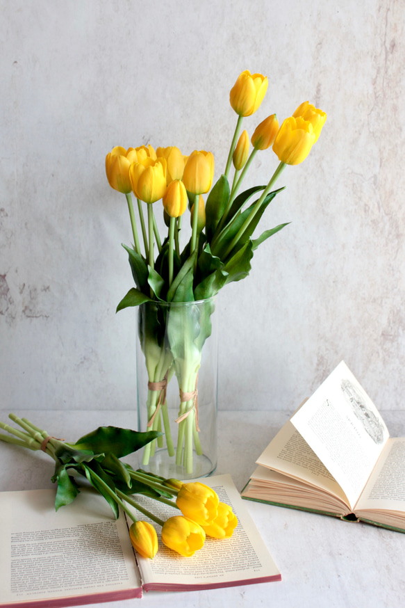 【リアルな触り心地】まるで生花のような瑞々しさ|春のチューリップ5本ブーケ|アーティフィシャルフラワー【イエロー】 7枚目の画像