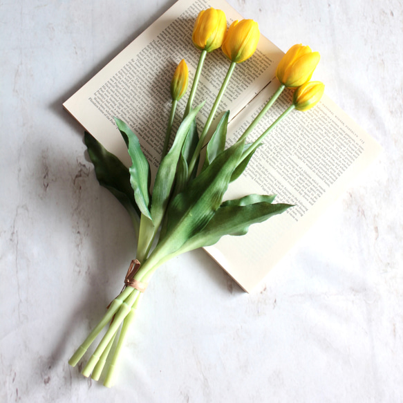 【リアルな触り心地】まるで生花のような瑞々しさ|春のチューリップ5本ブーケ|アーティフィシャルフラワー【イエロー】 2枚目の画像