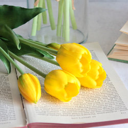 【リアルな触り心地】まるで生花のような瑞々しさ|春のチューリップ5本ブーケ|アーティフィシャルフラワー【イエロー】 3枚目の画像