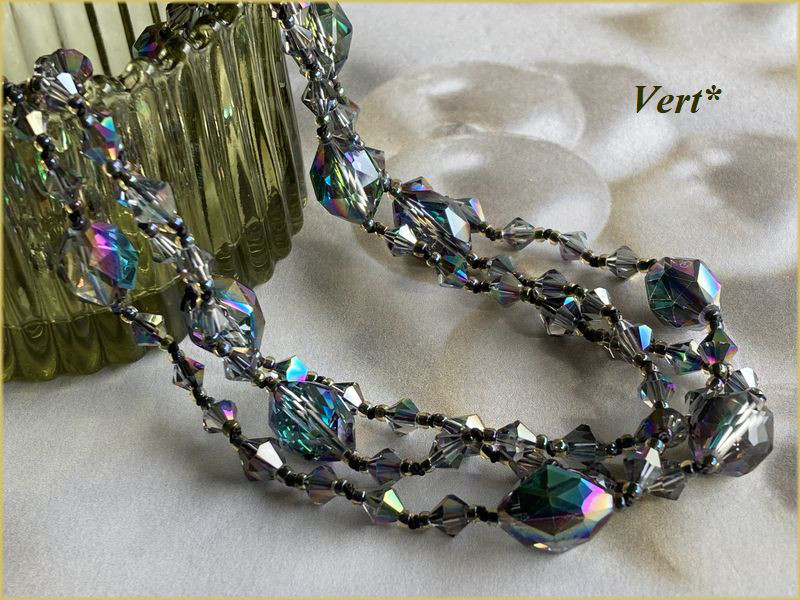 《受注品》ハーフピーコックなつめカットグラスグリフィンロングネックレス