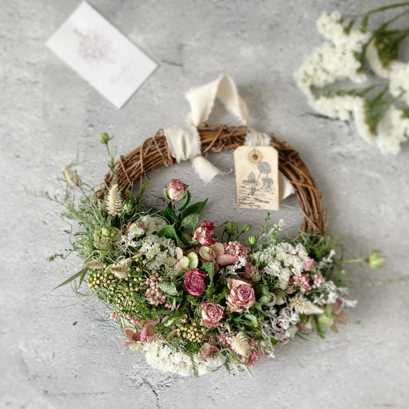 春色 ハーフリース ミニバラとスターチス リース mou 通販｜Creema  