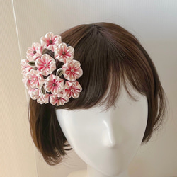 春季限定✴︎ぼかし染め桜の髪飾り《つまみ細工》 6枚目の画像