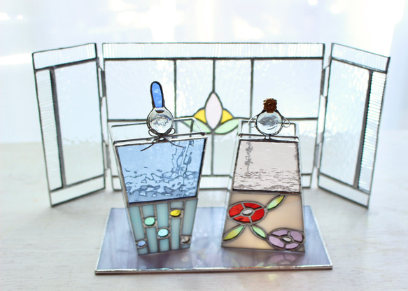 ステンドグラス お雛様 A おひなさま 桃の節句 初節句 ガラス雛 ひな祭り 置物 屏風 台座 幅約7㎝ 5㎝