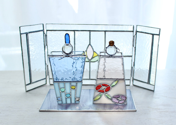 ステンドグラス お雛様 A おひなさま 桃の節句 初節句 ガラス雛 ひな祭り 置物 屏風 台座 幅約7㎝ 5㎝