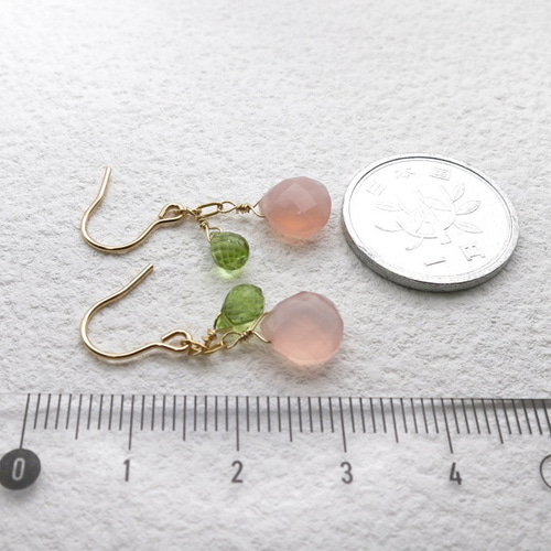 14kgf桜色ピンクカルセドニー＆ペリドットピアス