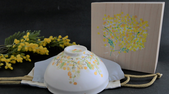 ミモザの抹茶碗砂糖衣の抹茶茶碗　ミモザハンド2023　布袋と手描きの桐箱入り砂糖衣（アイシング）のような質感の 青紫小花 2枚目の画像