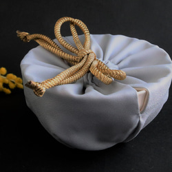 ミモザの抹茶碗砂糖衣の抹茶茶碗　ミモザハンド2023　布袋と手描きの桐箱入り砂糖衣（アイシング）のような質感の 青紫小花 9枚目の画像