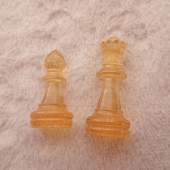 レジン製【チェスの駒】はちみつカラー　クイーン・ビショップ 3枚目の画像