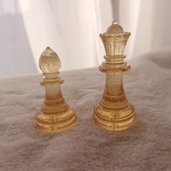 レジン製【チェスの駒】はちみつカラー　クイーン・ビショップ 1枚目の画像